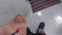Madrastra teton a en la ducha la observo y me  a observo y me hago una paja 