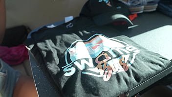 Le Bus Libertin Fait Une Halte Sur Un Terrai De Cross XVIDEOS