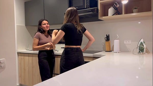 Ibamos a tomar café pero me terminé tomando la miel de su vagina.