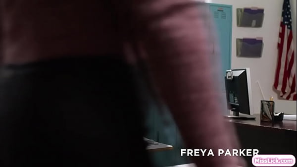 Busty stepmom pussy licking stepdaughter during lunch break