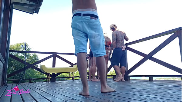 Vídeo vazado de estudantes no deck dos dormitórios fazendo estudantes – só as gostosas dando a buceta ***completo no red e no sheer***
