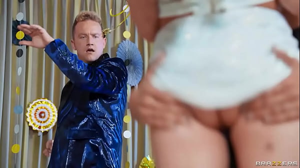 New Dick Resolution Kira Noir, XXlayna Marie / Brazzers/ Enter XVPROMO on official site for discount