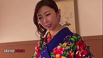 Steamy Japanese Woman in Kimono Gives Hot Blow Job On Cam