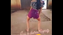 Gostosa dançando