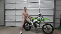 Kevin Yardley fucks his third motorcycle 9 min
