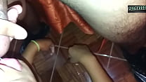 Morrita me pide quitarme el condón para chuparme la verga; finalmente recibe la descarga de corrida en la boca.