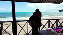 duo love en front de mer dans une villa thaïlandaisebaise de couple en ...