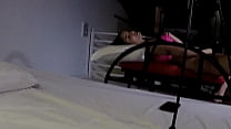 Mulher de 30   ensinando jovem de 18   a chupar um penis