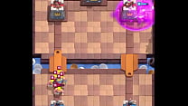 Pendejo le hacen las 3 torres en clash royale (no dura nada)