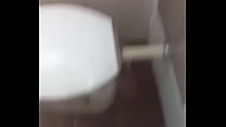 Gozando no banheiro