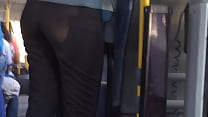 lindo culito en el bus