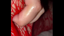 latina en bodysuit rojo caliente se masturba hasta acabar toda mojada