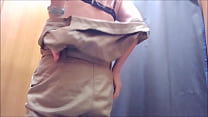 petit extrait de ma 2ème vidéo streaptese-exhib dans une cabine d'essayage, et...