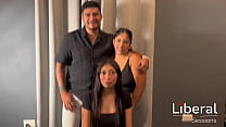 Pareja caliente intenta su primer trio fmf y se termina uniéndose un amigo