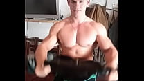Качок з длинным членом показал своё тело