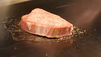 JAPONÊS COZINHANDO WAGYU DE FORMA PORNOGRÁFICA GOSTOSO E COM AMOR