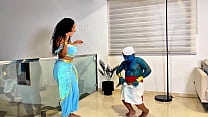 Princesa Jasmilla e o Genio Anão da rola azul em uma foda encantada diretamente do Mundo de Alladin