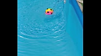 Ballon dans l'eau