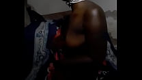 Preta fogosa indo para gozar no cuzinho