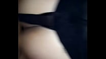 Mi puta moviendo el culo y metiendose la verga