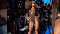 latinas hot en pasarela
