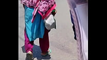 desi aunty big gaand walking in road