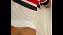 AMIGO VEIO VER O JOGO MAS NÃO RESISTI E CONVENCI ELE A LEITAR MEU CU.