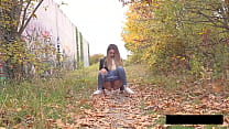 Venturous Vanessa Piss In Public