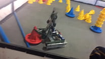 Cogidon vex robot a cono del equipo contrario (GG-BOT)