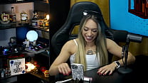 Screenshot Ela mostrou o c uzinho com detalhes no meio do lhes no meio do P