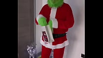 When Mr Grinch is left alone...