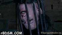 Inflicting pleasure on babe's cum-hole