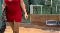 ANAL COM A GARÇONETE SEM CAMISINHA E A ESPOSA ASSISTINDO DE CAMAROTE - ANAL WITH THE WAITRESS WITHOUT A CONDOM AND THE WIFE WATCHING FROM THE SIDELINES