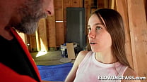 Teen babe paying handyman with blowjob