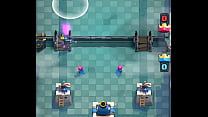 Jugando el Clash royale con defensas buenardas