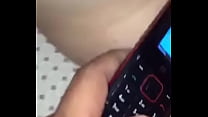 le meten el telefono (teen masturbate whit a phone)
