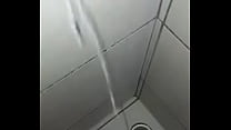 Gozando muito no banheiro