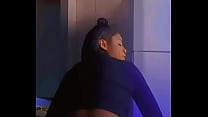 Negra novinha rebolando muito gostosa