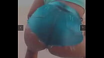 Vagabunda dançando funk com shortinho enfiado no cu