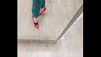 Essayage de petit talon sexy rouge