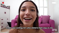 Novinha finalmente convence seu padrasto a foder gostoso em quanto sua mãe não esta em casa. Layla Jenner; Dennys Mountain