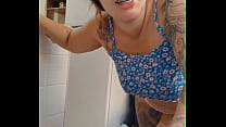 Coloquei um mini shorts e fui me exibir na Internet, só não gozou quem não quis