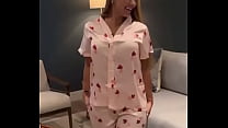 tetona nalgona probandose pijama