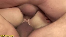 Deutsche Mamas erste Doppelpenetration