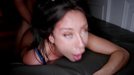 Harte Fickerei mit der schlanken, sehnsuchtsvollen Brünette