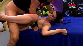 GGG John Thompson - DISKRETE SCHÖNHEIT MACHT DIE GEWALTIGE GANGBANG UND ERHALTET VIEL SAMEN