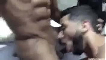 Botando amigo pra mama