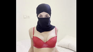 Arabisches Mädchen mit Niqab und Hijab masturbiert, Pussy-Spiele, Klitoris-Reibung, erotische muslimische Solo-Fantasie