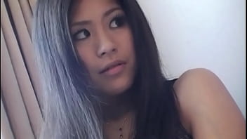 Show off to a shy amateur girl