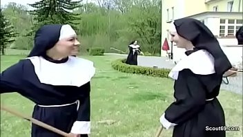 Notgeile Nonne wird vom Handwerker heimlich entjungfert